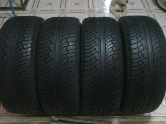 ยาง bridgestone 4X4 diamaris 255 55 18มี1ชุด