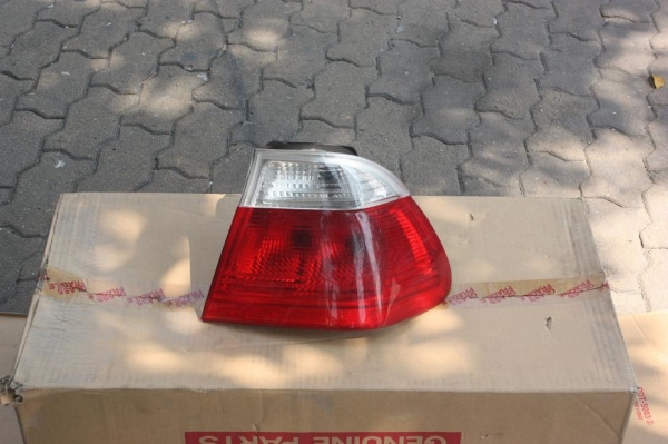 ขายไฟท้าย E 46 ข้างขวา 2500