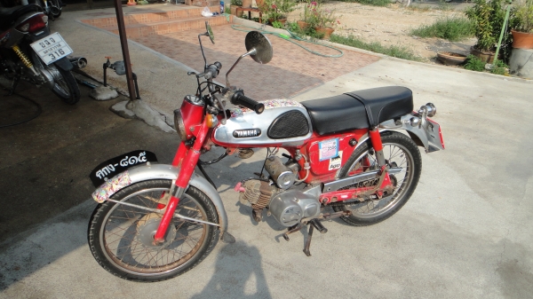 Yamaha YG1 สภาพดี มีเล่มทะเบียนโอน 80 cc รถโบราณ Yamaha YG1 สภาพดี มีเล่มทะเบียนโอน 80 cc รถโบราณ