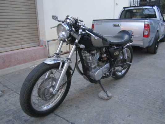 SR400 คาแฟ่ อินวอย สรรพสามิต เรียบร้อย  ราคา 66000 ต่อกันมาเลยถ้าสนใจจริง  สภาพตามรูปครับ รถปี95 คาบูลูกชัก เครื่องดีมากครับ ไม่ดัง ไมเยื้ม  สนใจ 0832188492 ปู คดนหวัน  รับสั่ง SR400-500 ใด้นะครับ