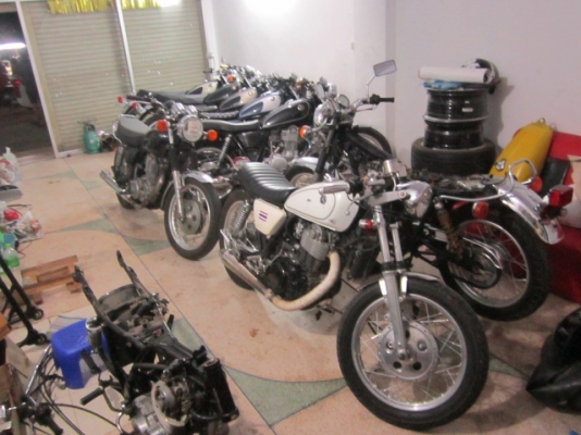 SR400 คาแฟ่ อินวอย สรรพสามิต เรียบร้อย  ราคา 66000 ต่อกันมาเลยถ้าสนใจจริง  สภาพตามรูปครับ รถปี95 คาบูลูกชัก เครื่องดีมากครับ ไม่ดัง ไมเยื้ม  สนใจ 0832188492 ปู คดนหวัน  รับสั่ง SR400-500 ใด้นะครับ