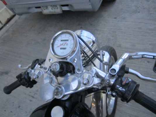 SR400 คาแฟ่ อินวอย สรรพสามิต เรียบร้อย  ราคา 66000 ต่อกันมาเลยถ้าสนใจจริง  สภาพตามรูปครับ รถปี95 คาบูลูกชัก เครื่องดีมากครับ ไม่ดัง ไมเยื้ม  สนใจ 0832188492 ปู คดนหวัน  รับสั่ง SR400-500 ใด้นะครับ