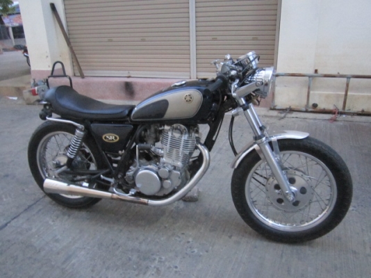 SR400 คาแฟ่ อินวอย สรรพสามิต เรียบร้อย  ราคา 66000 ต่อกันมาเลยถ้าสนใจจริง  สภาพตามรูปครับ รถปี95 คาบูลูกชัก เครื่องดีมากครับ ไม่ดัง ไมเยื้ม  สนใจ 0832188492 ปู คดนหวัน  รับสั่ง SR400-500 ใด้นะครับ