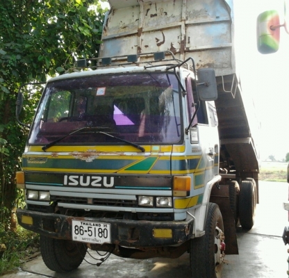 ISUZU JUMBO เครื่อง 175 HP 6BG1 สิบล้อดั๊มพ์ 2 เพลา กระบะดั๊มพ์เหล็ก 12 ตันฝาข้างแผ่นเรียบสภาพสวย หัวเก๋งร็อกกี้ภายในเก๋งคอนโซลสวยครบพร้อม พวงมาลัยเพาเวอร์ เบรคทริ๊ปฟี้ ช่วงล่างใหญ่คัชซีสวยไม่มีบวม 2 เพลาแท้เพลาโบกี้ขนาดใหญ่พร้อมใช้งาน ยางสภาพดี 10 เส้นปร