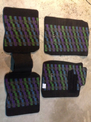 ขายพรมLevin สีส๊วยสวย ยุ่นแท้ๆ ราคาเบาๆ 1,500 บาท