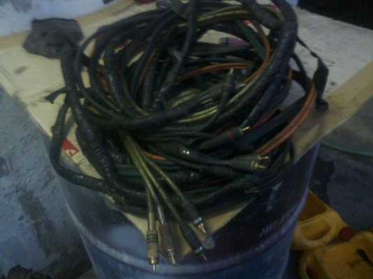 สายสัญญาณเครื่องเสียงเก่า ๆ