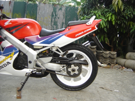 NSR 150 SP PROARM มี 3 คัน สวยมาก สีเขียวส้ม สีแดง ทำสีใหม่ทั้งคัน ราคา 35000 บาท มี 1 คัน และ อีกคัน ราคา 37000 บาท อีกคัน 39000  ติดต่อ 0808051985 คุณ เจ สีลม ซอย 10 กทม