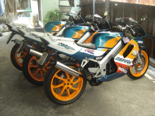 NSR 150 SP PROARM มี 3 คัน สวยมาก สีเขียวส้ม สีแดง ทำสีใหม่ทั้งคัน ราคา 35000 บาท มี 1 คัน และ อีกคัน ราคา 37000 บาท อีกคัน 39000  ติดต่อ 0808051985 คุณ เจ สีลม ซอย 10 กทม