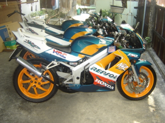 NSR 150 SP PROARM มี 3 คัน สวยมาก สีเขียวส้ม สีแดง ทำสีใหม่ทั้งคัน ราคา 35000 บาท มี 1 คัน และ อีกคัน ราคา 37000 บาท อีกคัน 39000  ติดต่อ 0808051985 คุณ เจ สีลม ซอย 10 กทม