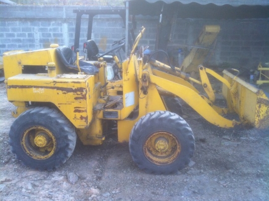 ขายรถกระเช้าไฟฟ้า แทรกยาง 4.5 ม.