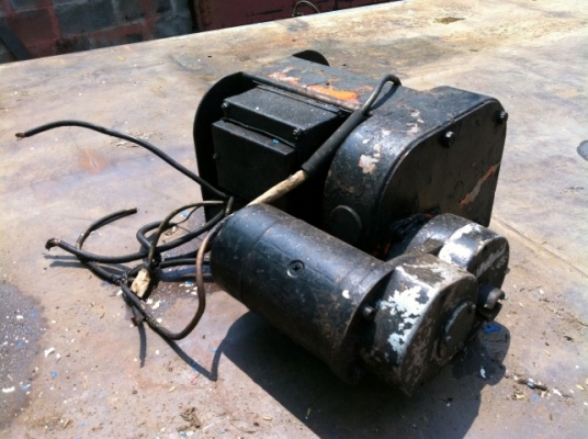 ขายรถกระเช้าไฟฟ้า แทรกยาง 4.5 ม.