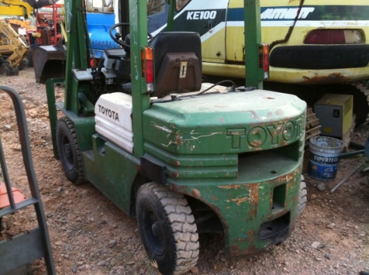 ขายรถกระเช้าไฟฟ้า แทรกยาง 4.5 ม.