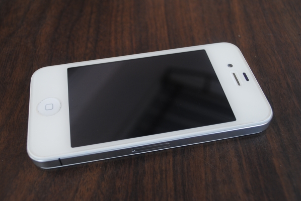 ขนอกเรื่องครับ ขาย iphone4 16g ขาวๆ งามๆ ครับ