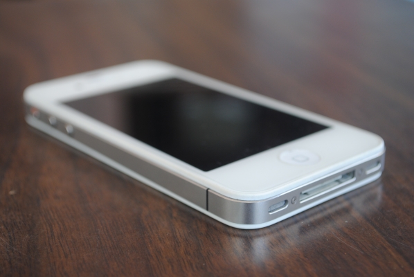 ขนอกเรื่องครับ ขาย iphone4 16g ขาวๆ งามๆ ครับ