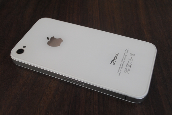 ขนอกเรื่องครับ ขาย iphone4 16g ขาวๆ งามๆ ครับ