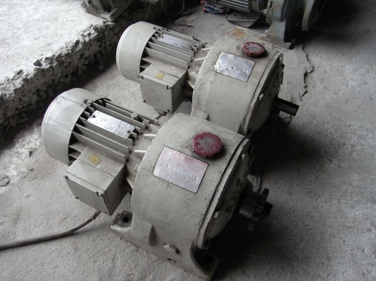 ขายมอเตอร์เกียร์MEZ  0.5 HP. 380 V  อัตราทด 15/1 สภาพสวยพร้อมใช้งาน มี 2 ตัวครับ ใช้ขับรางลอกได้ดี