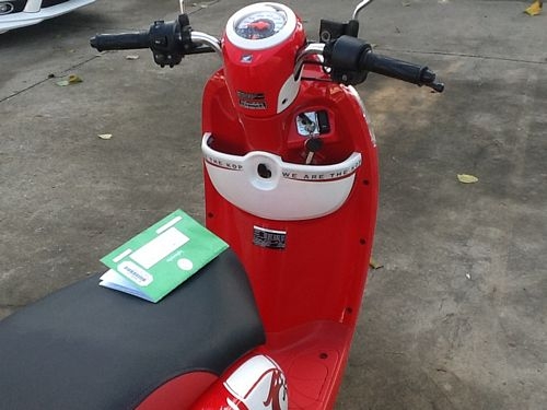 HONDA SCOOPY IลายLIVERPOOL F.C.รถปี2013รถ3เดือนวิ่ง9xxโลมีเล่มพร้อมสภาพป้ายแดงแกะกล่อง HONDA SCOOPY IลายLIVERPOOL F.C.รถปี2013รถ3เดือนวิ่ง9xxโลมีเล่มพร้อมสภาพป้ายแดงแกะกล่อง