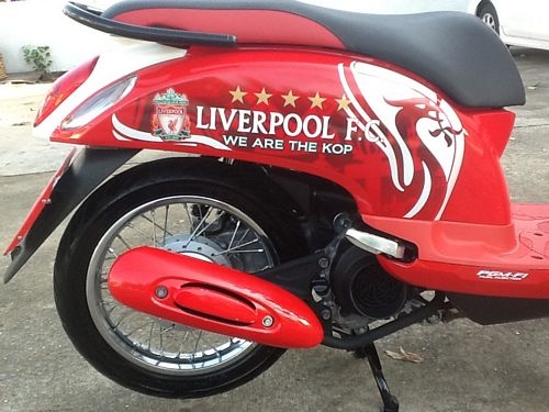 HONDA SCOOPY IลายLIVERPOOL F.C.รถปี2013รถ3เดือนวิ่ง9xxโลมีเล่มพร้อมสภาพป้ายแดงแกะกล่อง HONDA SCOOPY IลายLIVERPOOL F.C.รถปี2013รถ3เดือนวิ่ง9xxโลมีเล่มพร้อมสภาพป้ายแดงแกะกล่อง