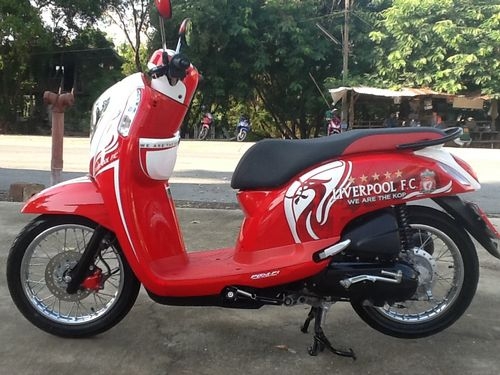 HONDA SCOOPY IลายLIVERPOOL F.C.รถปี2013รถ3เดือนวิ่ง9xxโลมีเล่มพร้อมสภาพป้ายแดงแกะกล่อง HONDA SCOOPY IลายLIVERPOOL F.C.รถปี2013รถ3เดือนวิ่ง9xxโลมีเล่มพร้อมสภาพป้ายแดงแกะกล่อง