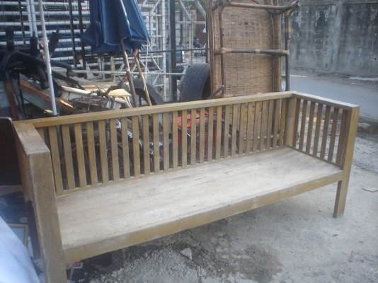 มีไว้ในบ้านสวยมากครับ  ไม้สักทองเก่ามาก   นั่งเล่น  นอนเล่น