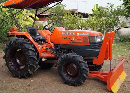 ขายรถไถคูโบต้า L3408 พร้อมใบมีดดันดินหน้า พร้อมใช้งาน