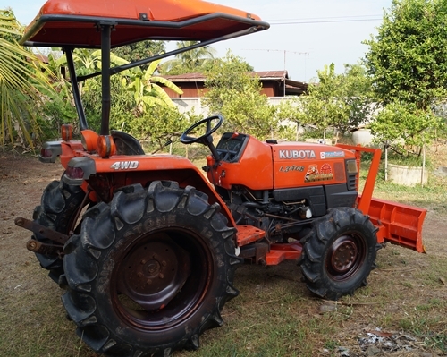 ขายรถไถคูโบต้า L3408 พร้อมใบมีดดันดินหน้า พร้อมใช้งาน