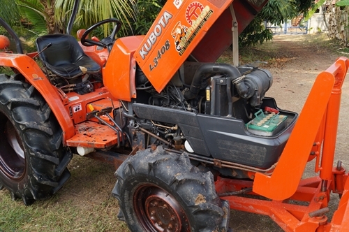 ขายรถไถคูโบต้า L3408 พร้อมใบมีดดันดินหน้า พร้อมใช้งาน
