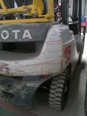 ขายรถฟอร์คลีฟท์ TOYOTA 8FGL20 เสา3M ออโต้ปี2007, 4527 ชม.สภาพดี รถนอกนำเข้ามาปล่อยเช่า1ปี ติดต่อ มานะ 085-9049669