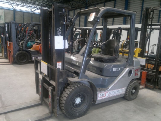 ขายรถฟอร์คลีฟท์ TOYOTA 8FGL20 เสา3M ออโต้ปี2007, 4527 ชม.สภาพดี รถนอกนำเข้ามาปล่อยเช่า1ปี ติดต่อ มานะ 085-9049669