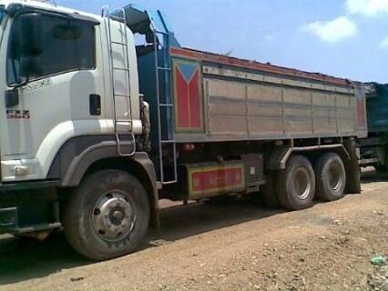 รถอิซูซุ 10 ล้อดั๊ม 360 แรงม้า ปี 52 ( ขายเฉพาะแม่ ) สนใจติดต่อ 081 - 6079515