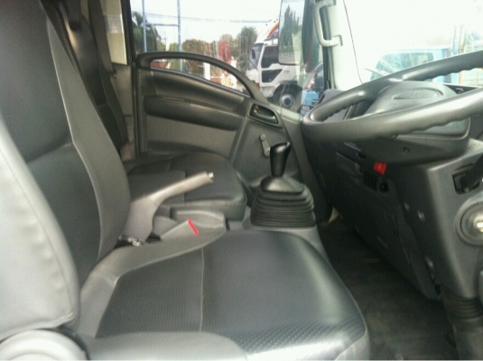 รถ ISUZU NQR 175 แรง ตู้ 10 บาน