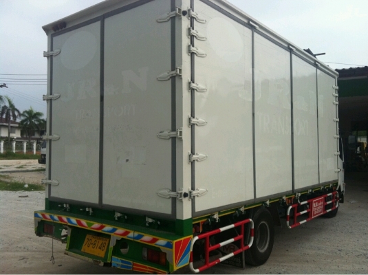 รถ ISUZU NQR 175 แรง ตู้ 10 บาน