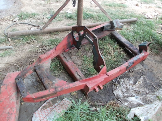 เพื่อนฝากประกาศครับ  ขายแท่นเครื่องรถเกี่ยวข้าว ของอยู่ จ.สุรินทร์