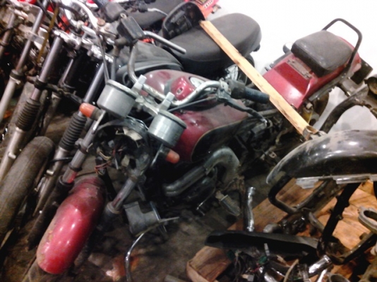 ซาก Kawasaki Eliminator 250cc ถูกๆ 4,500.- ขาดกล่องไฟ กับ ปั๊มหน้า ไม่มีเอกสารครับ