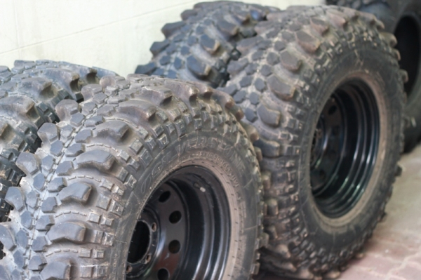 ขายตะขาบ silverstone 35x10.5x16 พร้อมกะทะ 16x8 -30 5x139.7