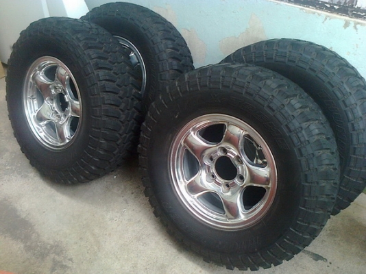 แม็กเบรดเล่ย์ JAPAN 7x16 พร้อมยาง MUD 265/75/16 ปี2012