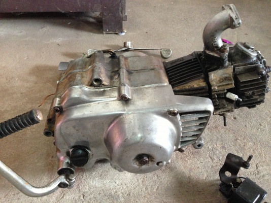 ขายเครื่องc70 CDI  เเล้ว เครื่องฟิตมาใหม่ไม่ถึงปี เเกนไม่เชื่อม สภาพพร้อมใช้งาน ราคา 2000บาท ของอยู่กรุงเทพครับ ถ้าเอาเล่มทะเบียนด้วยราคา 3500บาทครับ