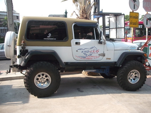 ขายด่วน JEER WRANGLER  เครื่องติดแก๊ส ชุดคาน หน้า/หลัง WRANGLER แท้