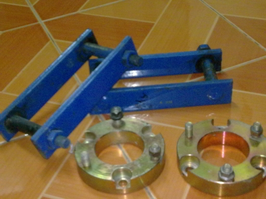 ขายชุดยก D MAX มีสเปเซอร์รองหัวโช๊ค 1นิ้ว  โตงเตง8นิ้ว