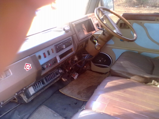 ขาย Nissan Urvan E23