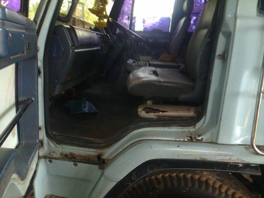 รถอิซูซุ 10 ล้อ รั่ว เปลื่ยนเครื่อง 195 แรงม้า  สนใจติดต่อ 081 - 6079515