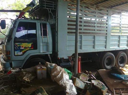 รถอิซูซุ 10 ล้อ รั่ว เปลื่ยนเครื่อง 195 แรงม้า  สนใจติดต่อ 081 - 6079515