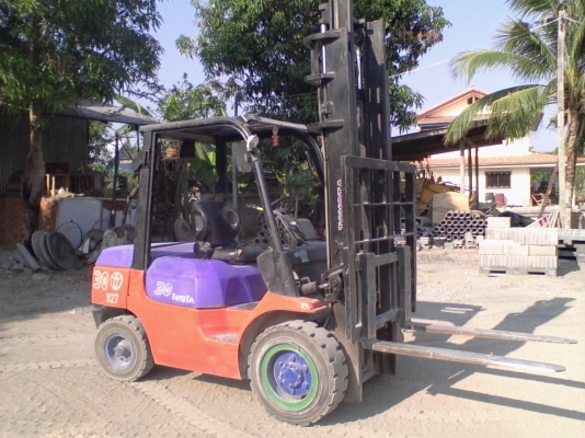 ฟอร์คลิฟต์ TOYOTA 3 ตัน เครื่องดีเซล เสาสูง 3 เมตร(บุรีรัมย์)