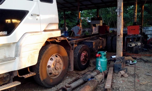 รับต่อดัมพ์ ซ่อมแซสซี ติดตั้งเครน และแก้ไข ตัดต่อ ดัดแปลงการใช้งานตามต้องการ