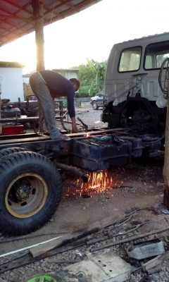 รับต่อดัมพ์ ซ่อมแซสซี ติดตั้งเครน และแก้ไข ตัดต่อ ดัดแปลงการใช้งานตามต้องการ