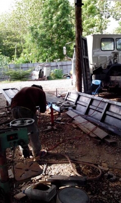 รับต่อดัมพ์ ซ่อมแซสซี ติดตั้งเครน และแก้ไข ตัดต่อ ดัดแปลงการใช้งานตามต้องการ