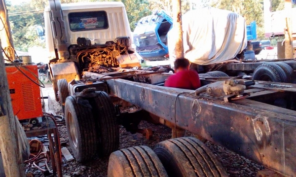 รับต่อดัมพ์ ซ่อมแซสซี ติดตั้งเครน และแก้ไข ตัดต่อ ดัดแปลงการใช้งานตามต้องการ