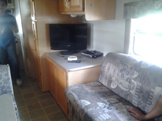 ขายรถบ้านเคลื่อนที่ นำเข้าจากอเมริกา ติดแอร์ มีห้องนั่งเล่น ห้องน้ำ ห้องครัว สบายมากๆครับ