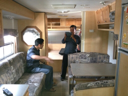 ขายรถบ้านเคลื่อนที่ นำเข้าจากอเมริกา ติดแอร์ มีห้องนั่งเล่น ห้องน้ำ ห้องครัว สบายมากๆครับ