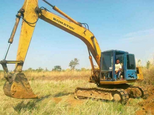 KOMATSU PC 100-3 เครื่องเดิมปั๊มเดิมทำงานเร็ว ภายในครบคอนโทรลยาวสภาพดีบังคับง่าย บูมอาร์มไม่ปะ ช่วงล่างเอวแน่นดี เฟรมไม่ผุ ตัวเดินไม่มีปัญหา โรลเลอร์ โซ่บูทใบแทรกประมาณ 60\% พร้อมใช้งาน เอกสารใบอินวอยซ์ ราคาต่อรองได้ครับ